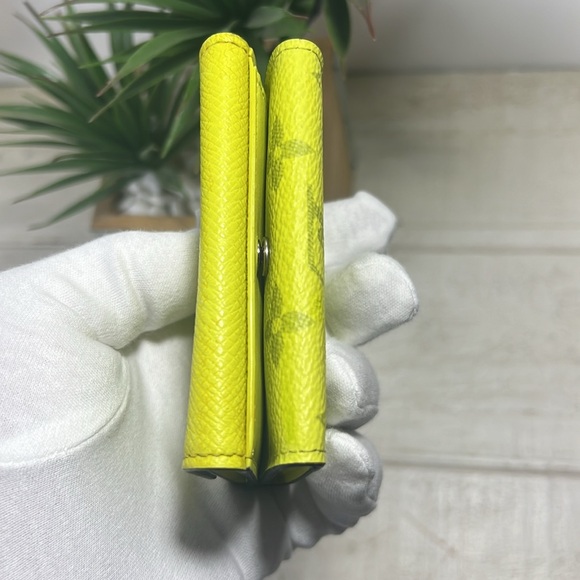 Louis Vuitton Taigalama Discovery Compact Wallet Jaune - Picture 4 of 16